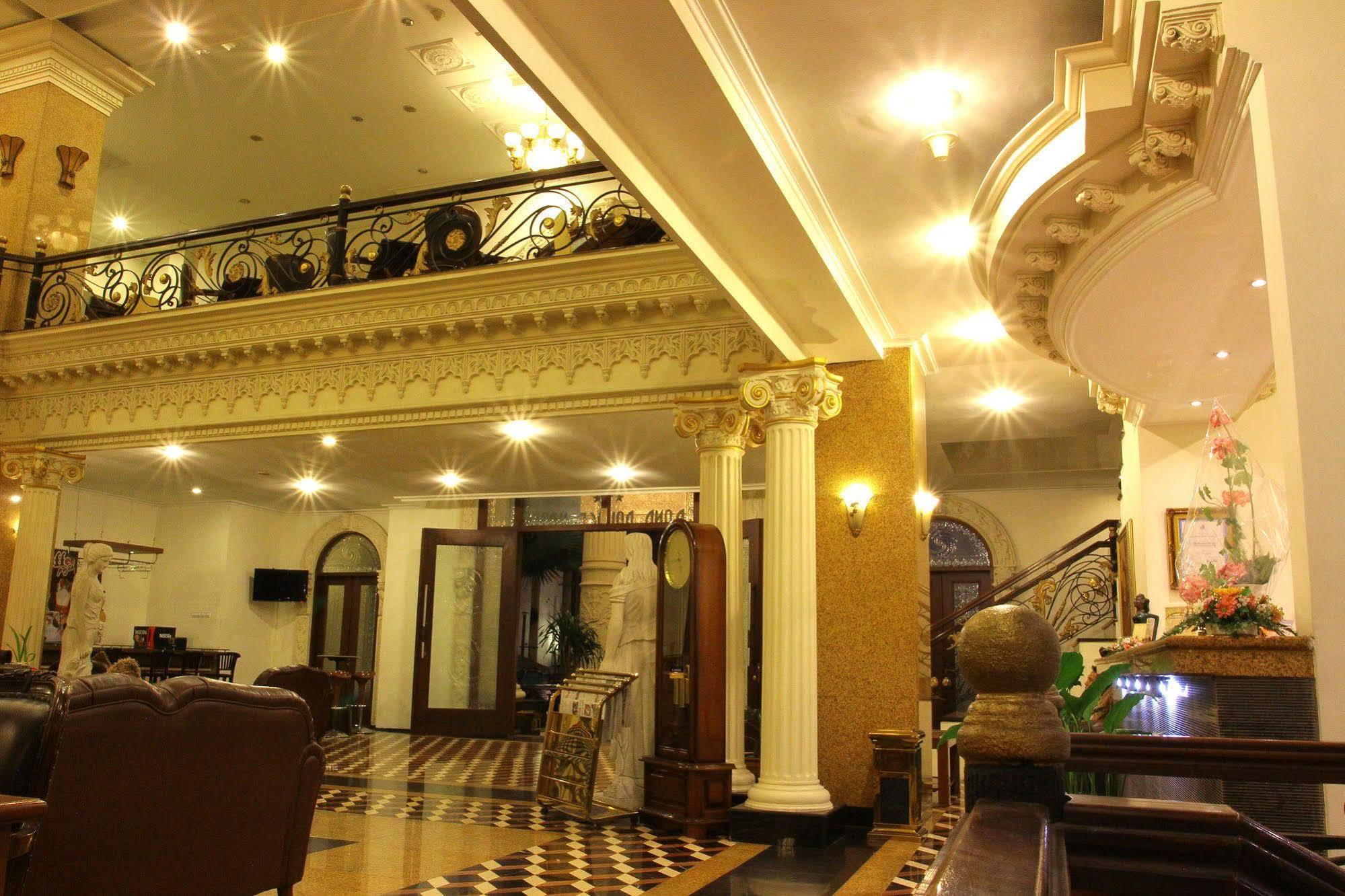 The Grand Palace Hotel Malang Luaran gambar