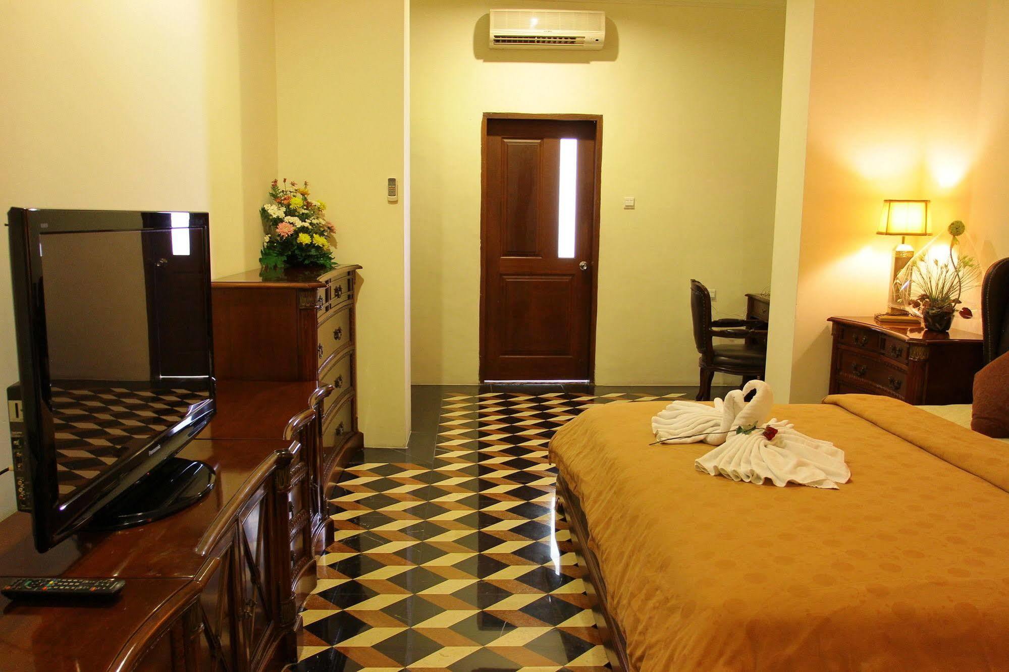 The Grand Palace Hotel Malang Luaran gambar