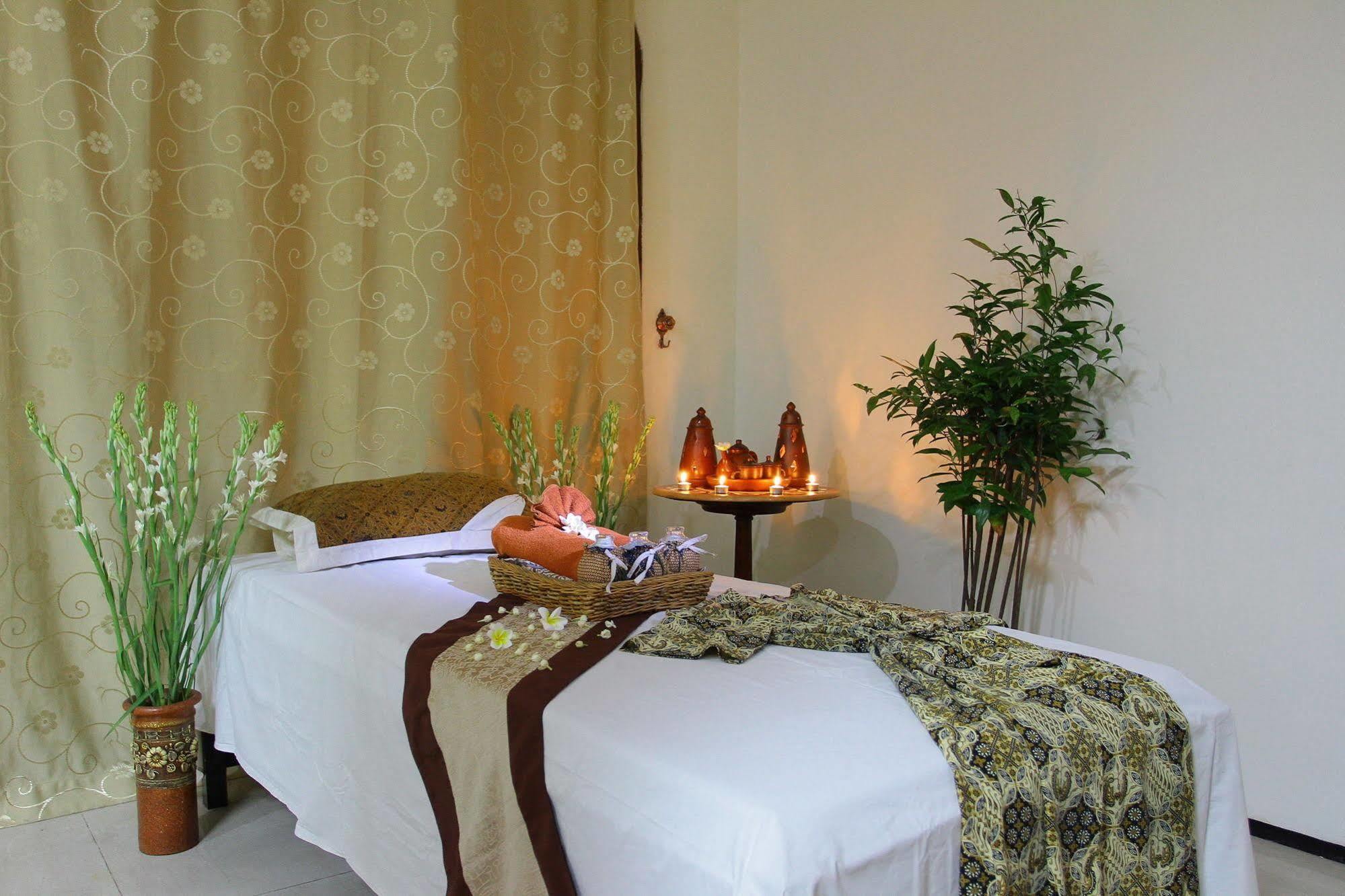 The Grand Palace Hotel Malang Luaran gambar
