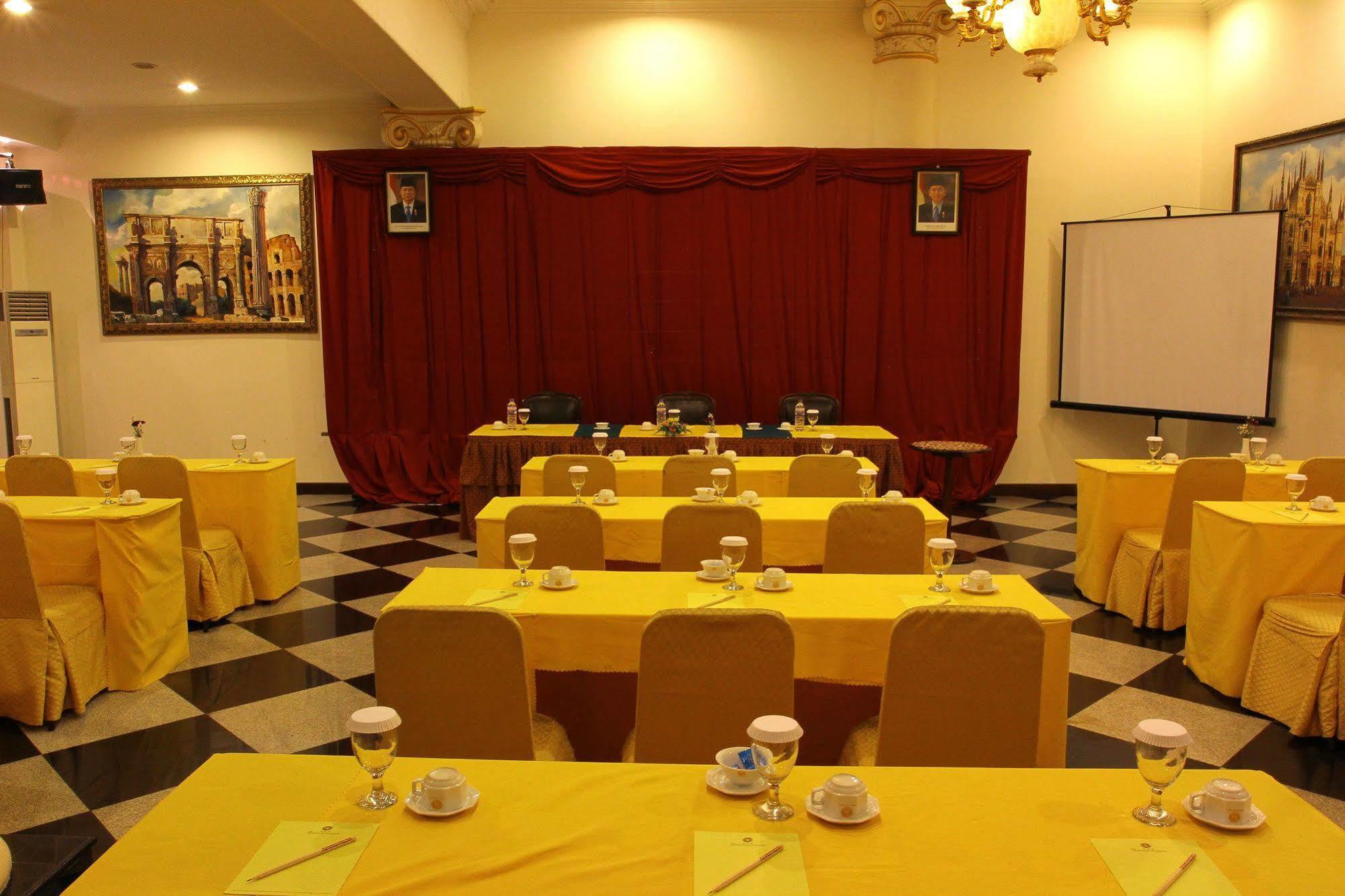 The Grand Palace Hotel Malang Luaran gambar