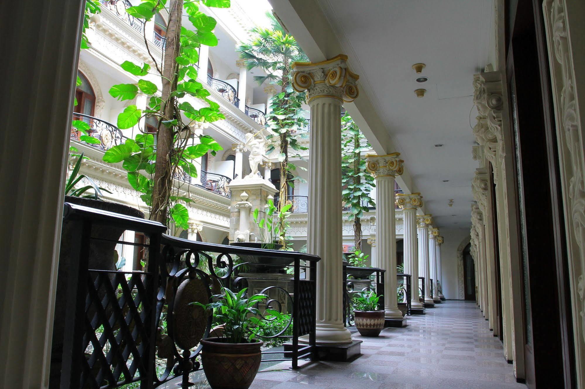 The Grand Palace Hotel Malang Luaran gambar