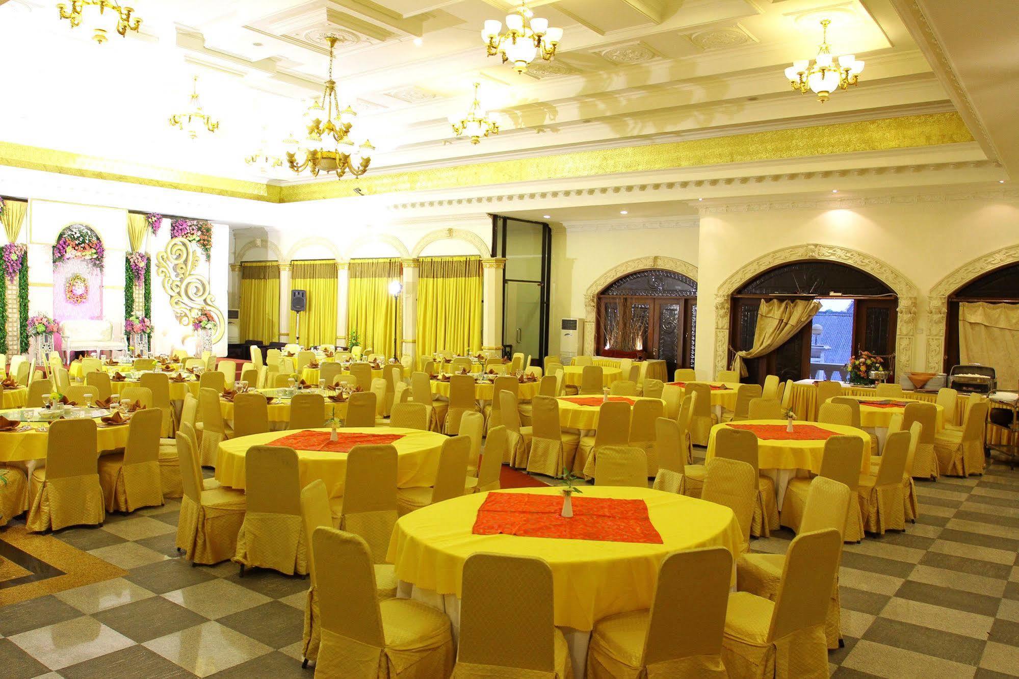 The Grand Palace Hotel Malang Luaran gambar