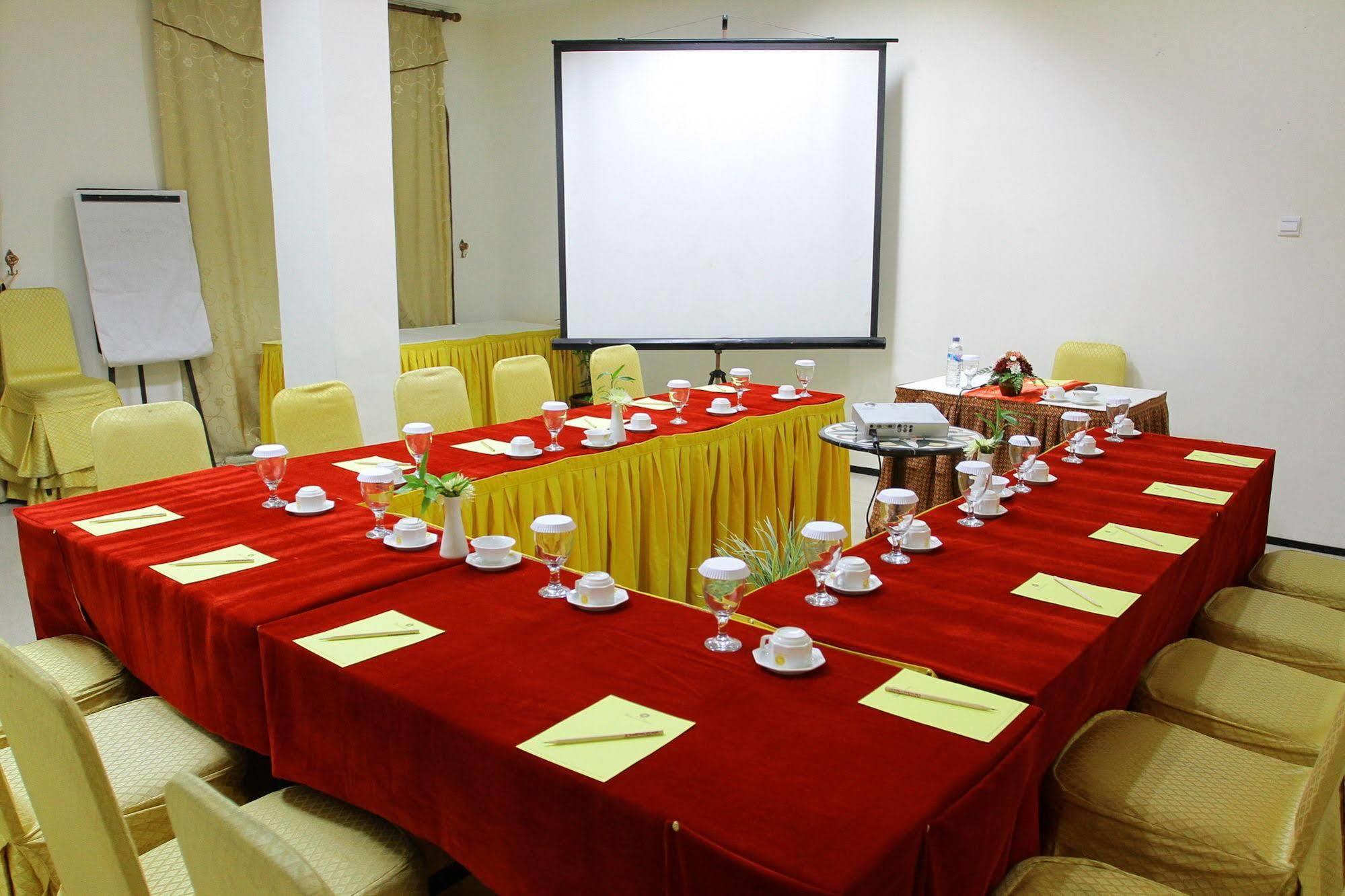 The Grand Palace Hotel Malang Luaran gambar
