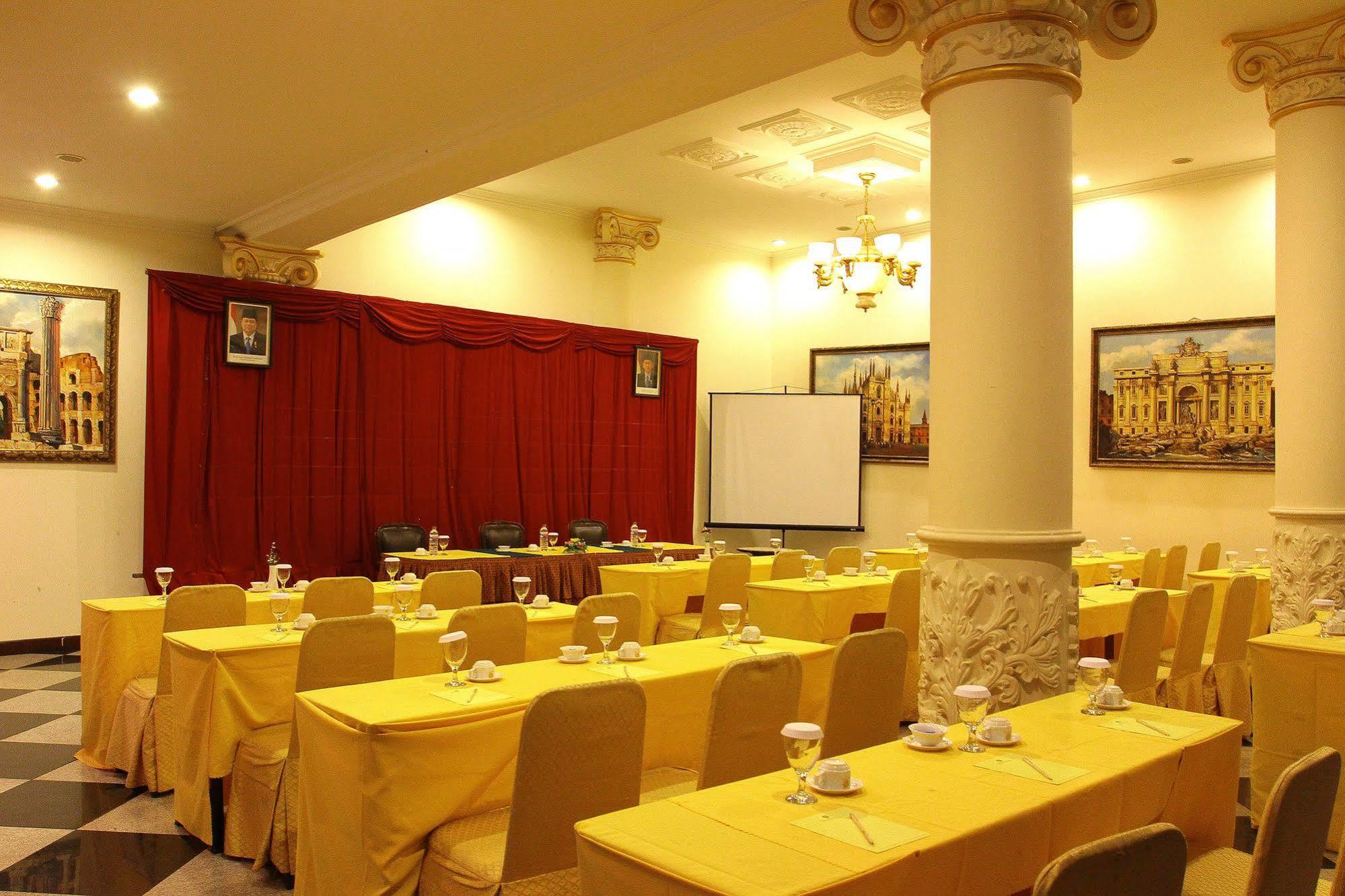 The Grand Palace Hotel Malang Luaran gambar